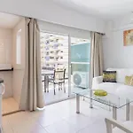 Pyr And Pool Views Apartament *