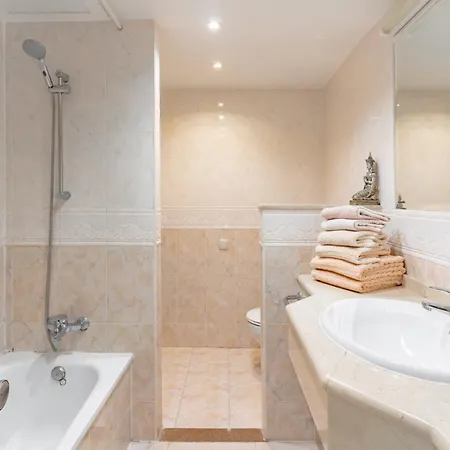 Pyr And Pool Views Appartement *