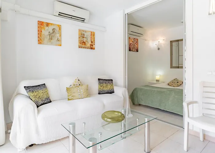 Pyr And Pool Views * פואנגירולה