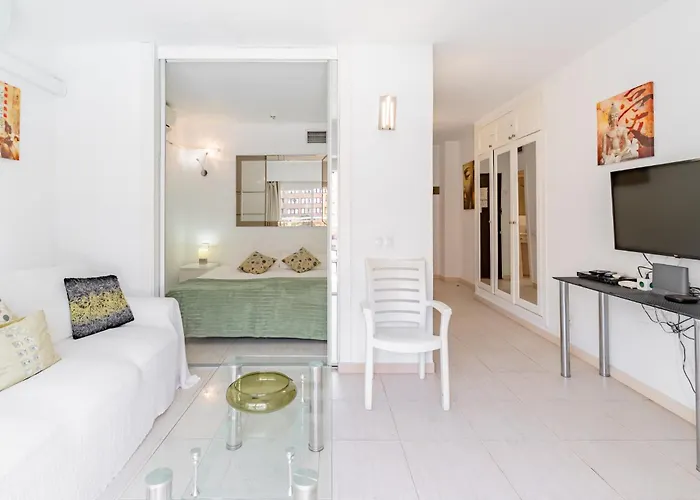 Pyr And Pool Views 公寓