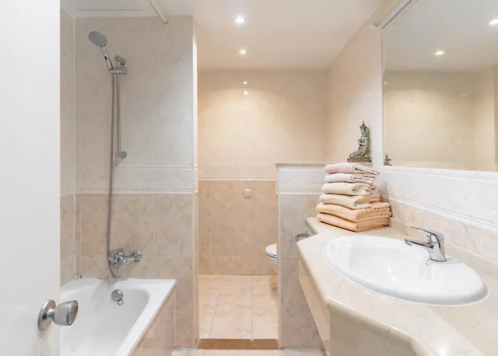 Pyr And Pool Views 公寓 *