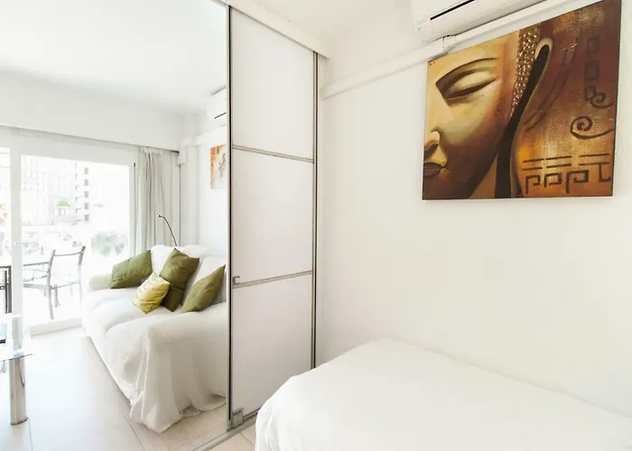 Pyr And Pool Views דירה