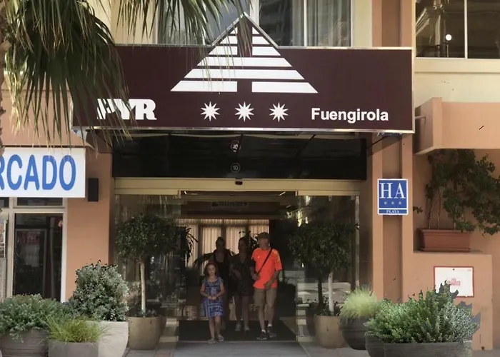 公寓 Pyr And Pool Views