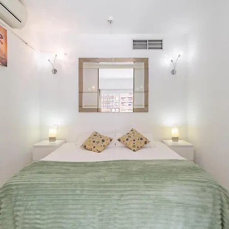 Pyr And Pool Views Lägenhet