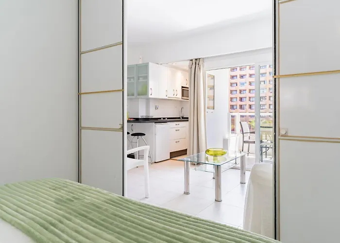 Lägenhet Pyr And Pool Views