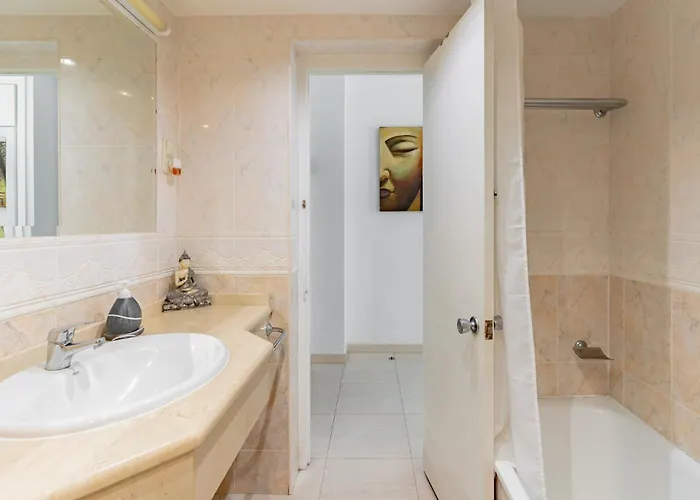 Lägenhet Pyr And Pool Views